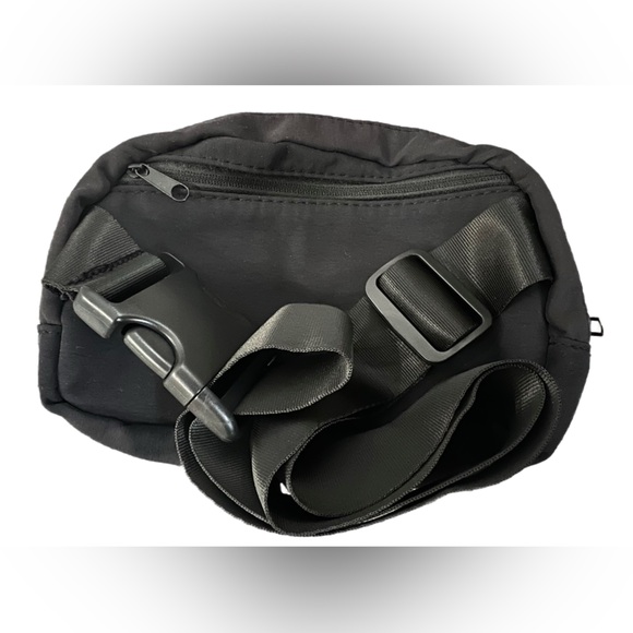 NWT Halara Crossbody Bag with Adjustable Strap, Black - Picture 3 of 6